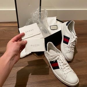 Gucci men’s Ace Leather sneakers. GREAT CONDITION RARELY WORN.
